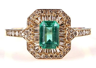 GORGEOUS EMERALD & DIAMOND 10K LADIES RING. Gorgeous emerald & diamond 10K yellow gold