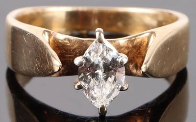 .5CT MARQUISE CUT NATURAL DIAMOND SOLITAIRE SET. .5Ct marquise cut natural diamond solitaire