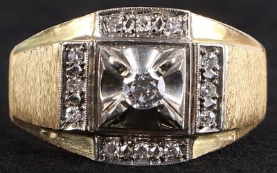 14K YELLOW GOLD NATURAL & LAB DIAMOND MEN'S RING. 14K yellow gold natural & lab diamond
