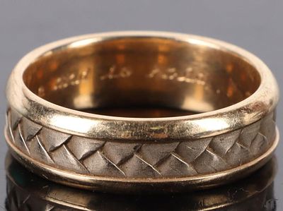 14K YELLOW GOLD ENGRAVED MEN'S RING. 14K yellow gold engraved men's ring to include a unique