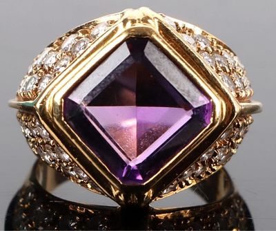 DIAMOND & AMETHYST 18K YELLOW GOLD RING. Diamond and amethyst 18k yellow gold ladies ring with