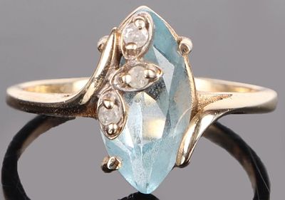 10K YELLOW GOLD TOPAZ DIAMOND LADIES RING. 10k yellow gold topaz diamond ladies ring with one