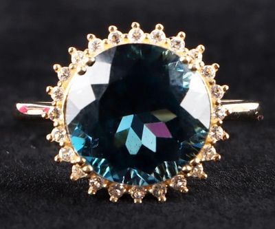 BEAUTIFUL 6CT LONDON BLUE TOPAZ LADIES 10K RING. Beautiful 6CT round London Blue topaz ladies