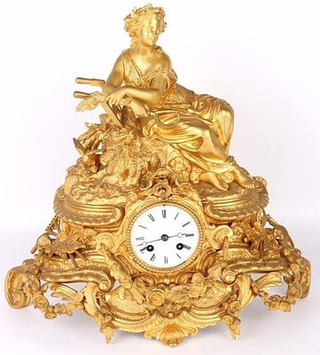 ORNATE CAST METAL GOLD VICTORIAN MANTLE CLOCK. Ornate antique cast metal gold painted Victorian