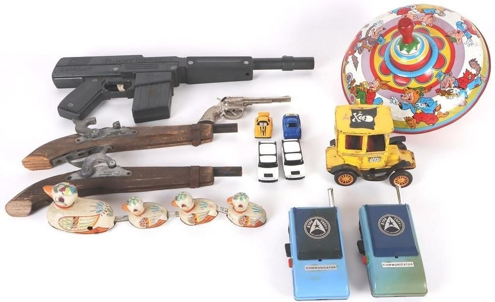 Lot 210219: ANTIQUE TIN TOYS COLLECTION - (13)