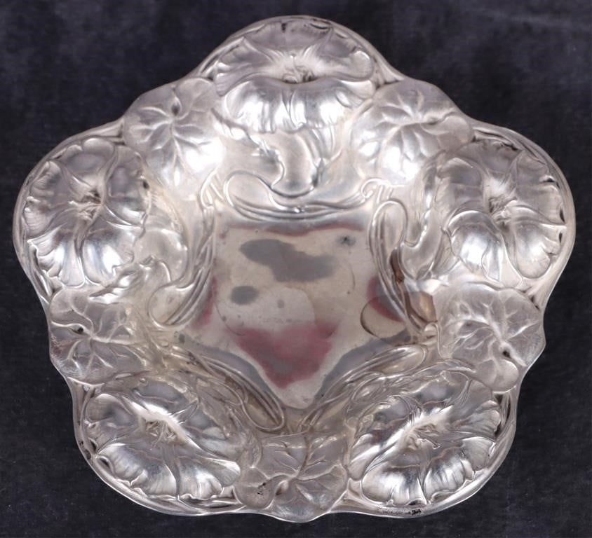 Lot 210241: ANTIQUE ART NOUVEAU REPOUSSE STERLING BOWL
