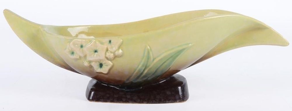 Lot 210344: ROSEVILLE WINCRAFT GREEN ART DECO CONSOLE BOWL