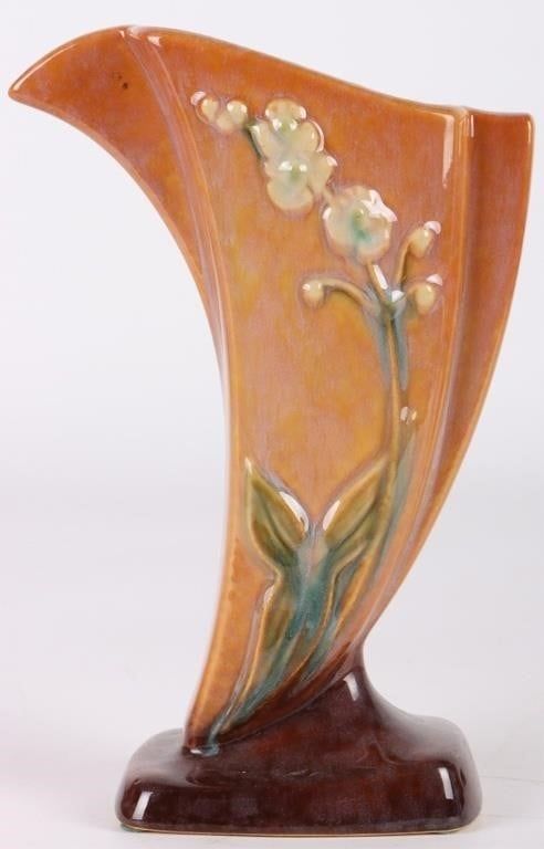 Lot 210345: ROSEVILLE WINCRAFT ORANGE FLOWER CERAMIC VASE