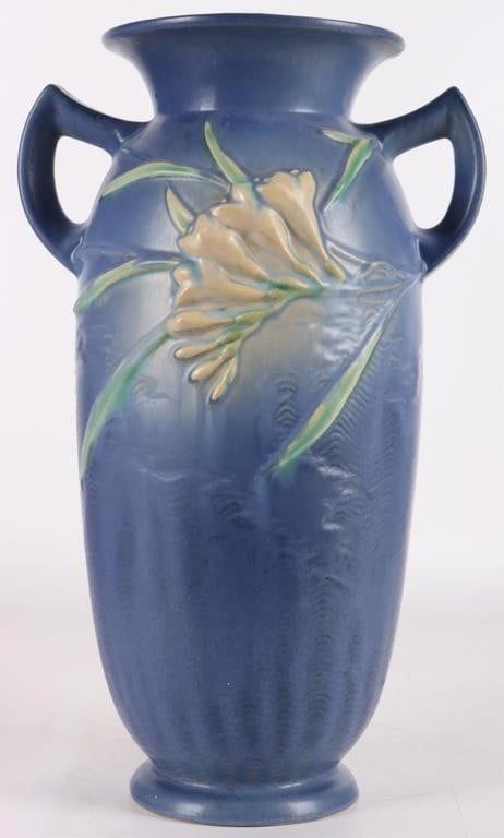 Lot 210347: VINTAGE ROSEVILLE POTTERY FREESIA VASE 128-15