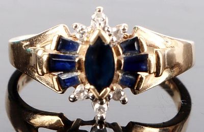 10K YELLOW GOLD DIAMOND SAPPHIRE LADIES RING. 10k yellow gold diamond sapphire ladies ring with 