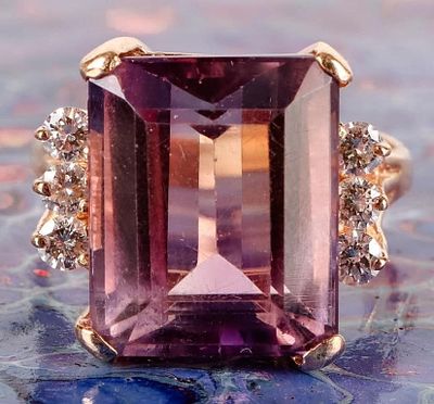 GORGEOUS AMETHYST & DIAMOND 14K YG LADIES RING. Gorgeous princess cut Amethyst &amp; Diamond 14K 