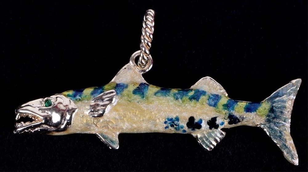 Lot 211174: 14K YELLOW GOLD EMERALD ENAMEL BARRACUDA PENDANT