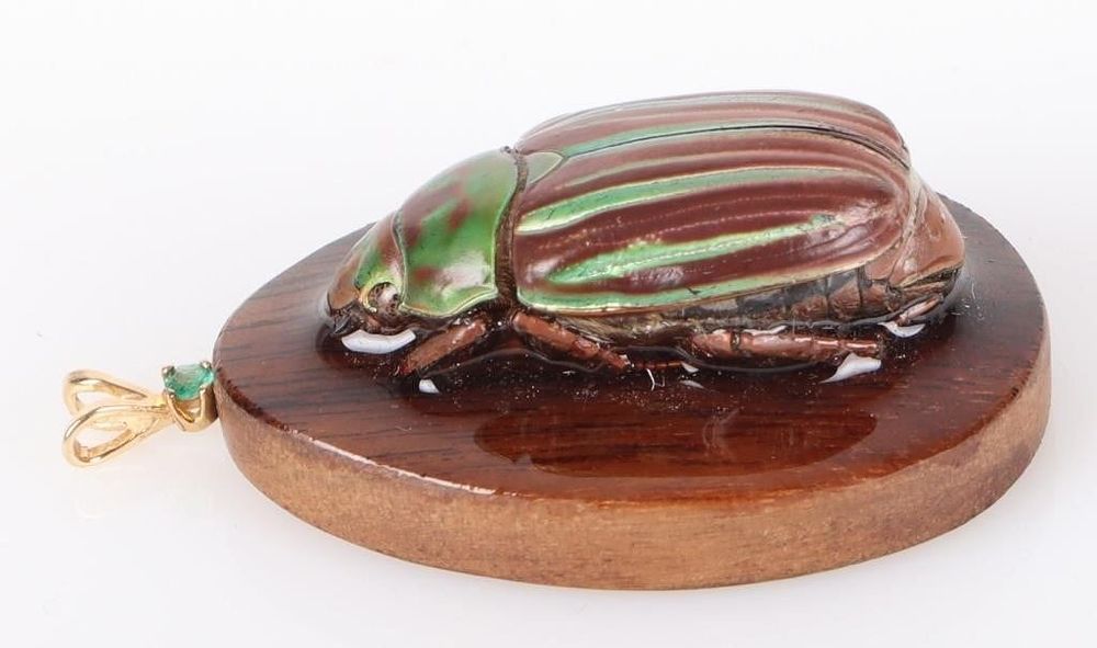 Lot 211175: 14K GOLD EMERALD CHRYSINA BEETLE PENDANT