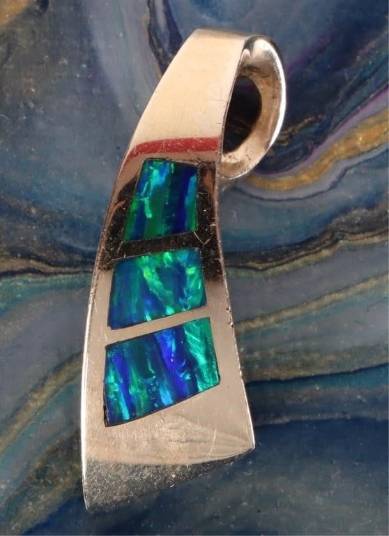 Lot 211177: SOLID 14K YELLOW GOLD & FIRE OPAL PENDANT