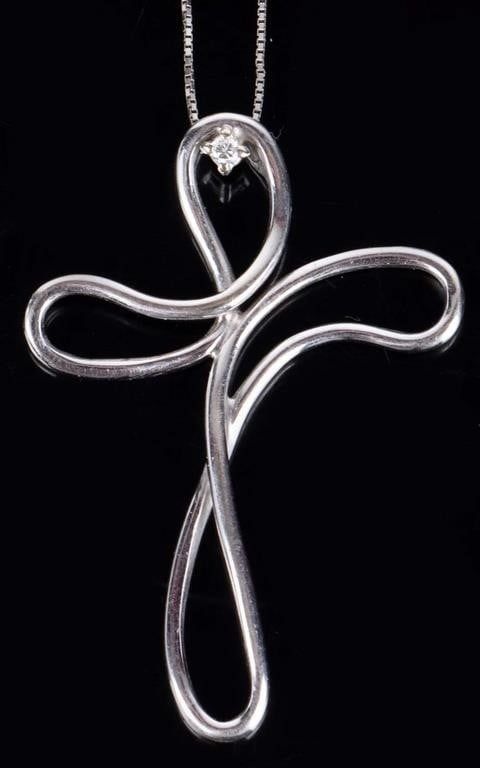 Lot 211189: 18K WHITE GOLD DIAMOND LADIES WIRE CROSS NECKLACE