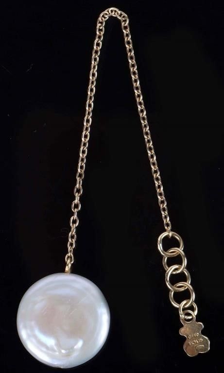 Lot 211272: TOUS 18K YELLOW GOLD BAROQUE PEARL CHARM