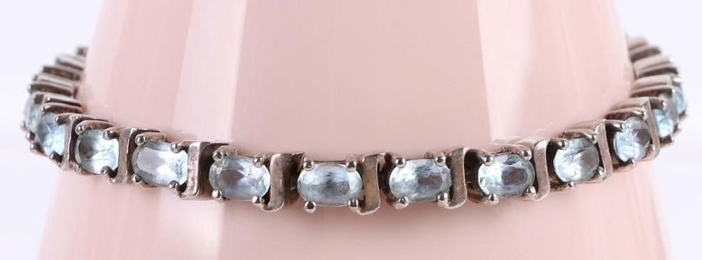 Lot 211295: 5.75CTW BLUE TOPAZ STERLING SILVER LADIES BRACELET