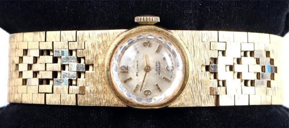 Lot 211303: VINTAGE 18K GOLD BETANIA 17 RUBY INCABLOC WATCH
