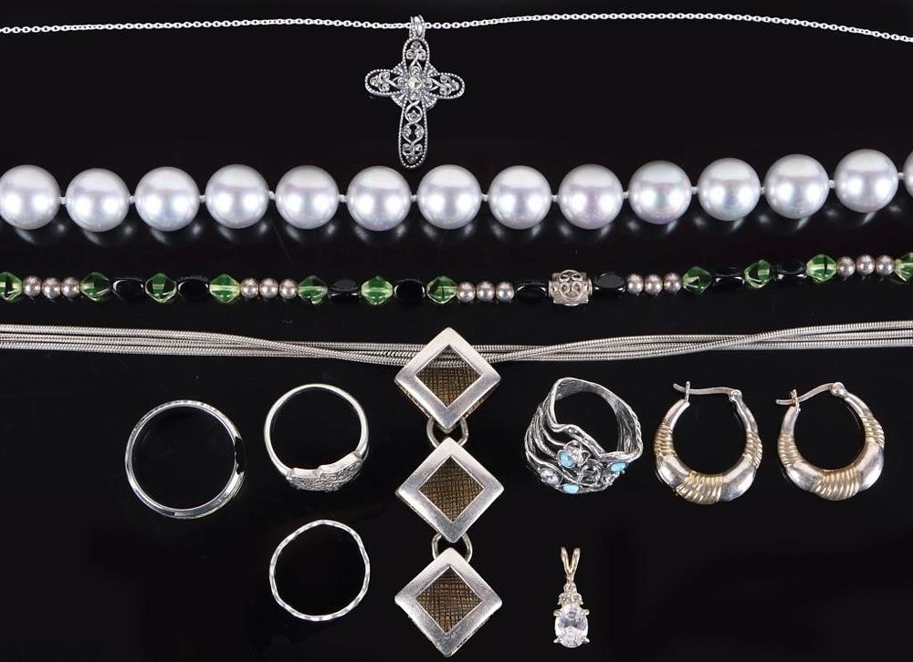 Lot 211316: STERLING SILVER LADIES JEWELRY LOT RINGS ETC (10)