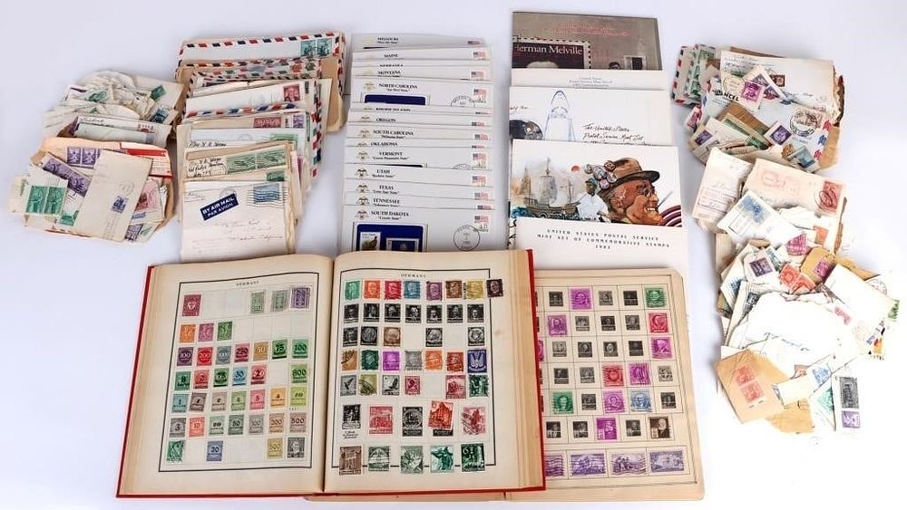 Lot 211346: VINTAGE US STAMPS, STAMP ALBUMS, & STAMP BOOKS