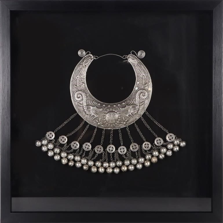 Lot 211411: MIAO SILVERED METAL NECKLACE REPLICA FRAMED