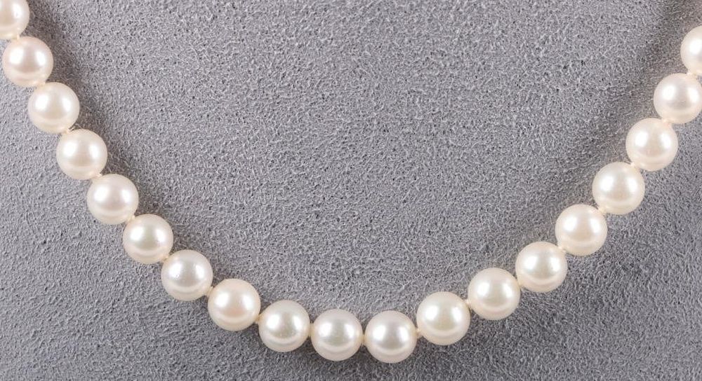 Lot 212167: 10K YELLOW GOLD-CLASPED PEARL LADIES NECKLACE