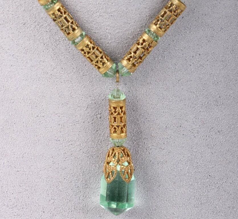 Lot 212174: ANTIQUE GREEN CRYSTAL BRASS LADIES NECKLACE