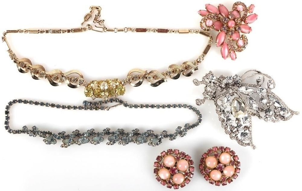 Lot 212314: VINTAGE LADIES BROOCHES AND NECKLACES (6)