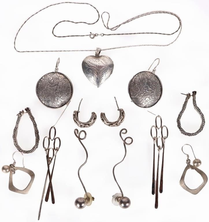 Lot 212322: SOLID STERLING SILVER VINTAGE LADIES JEWELRY
