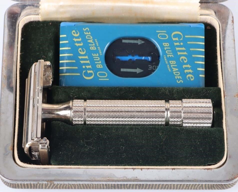 Lot 212424: VINTAGE GILLETTE DOUBLE EDGE SAFETY RAZOR W/ CASE