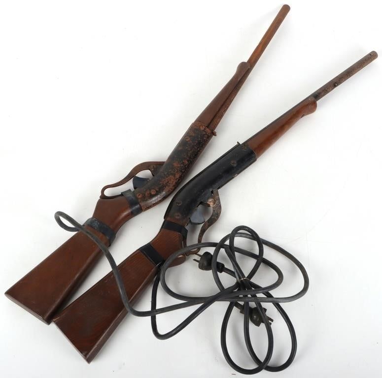 Lot 212429: TWO VINTAGE PARRIS-DUNN PLUG-IN TOY CORK RIFLES