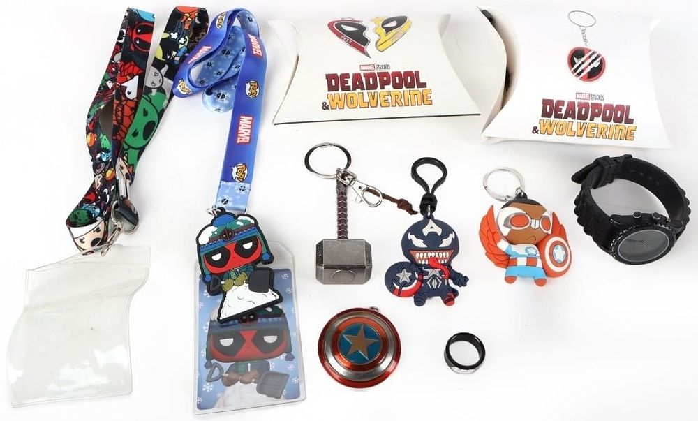 Lot 212434: VARIOUS MARVEL ITEMS LOT OF 10