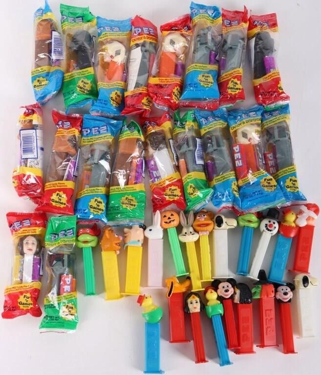 Lot 212435: ASSORTED LOT OF STAR WARS & VARIOUS PEZ DISPENSERS