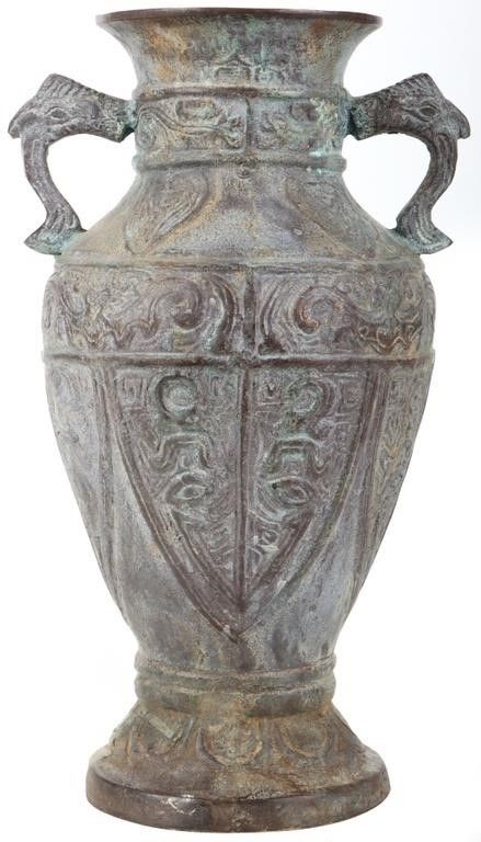Lot 212447: POSSIBLE 19TH CENTURY CHINESE BRONZE VASE/URN