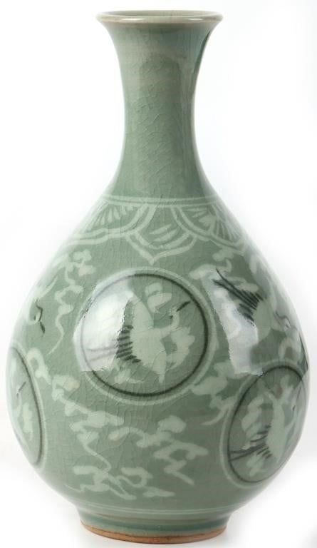 Lot 212448: VINTAGE KOREAN ORIGINAL FLYING CANE CELADON VASE