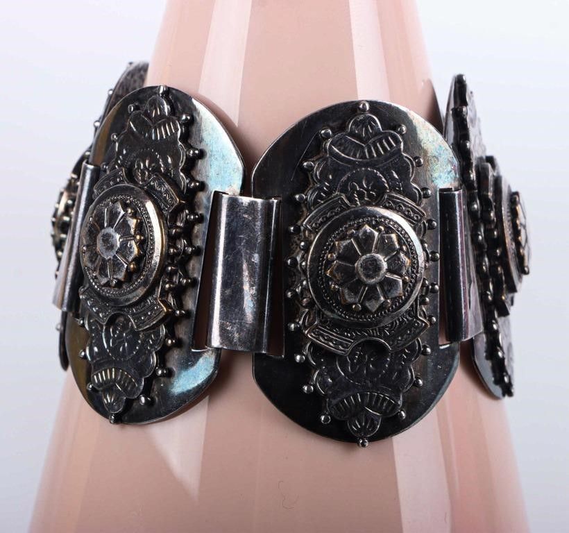 Lot 213175: STERLING SILVER LADIES BRACELET FLORAL 105 GRAMS