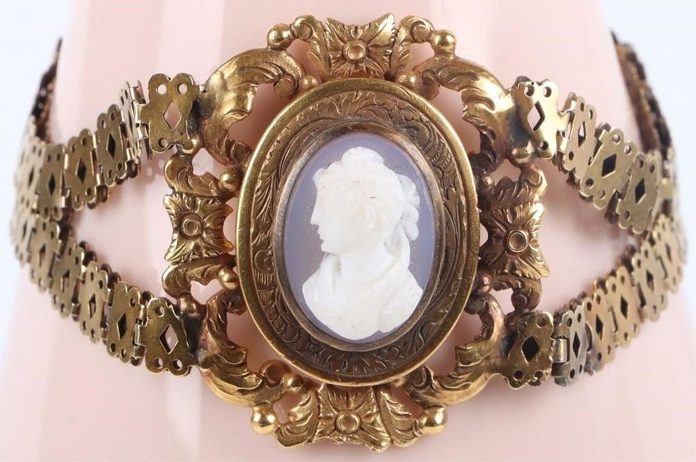 Lot 213199: ANTIQUE 14K YELLOW GOLD LADIES CAMEO BRACELET