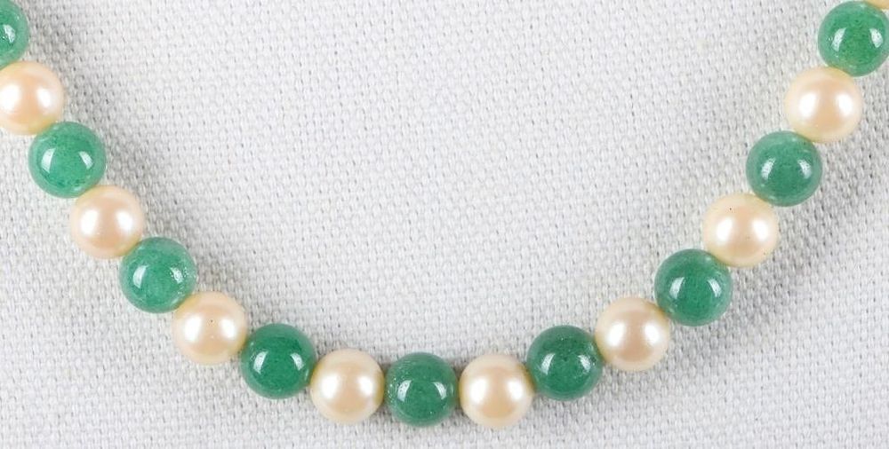 Lot 213202: GREEN JADE & PEARL LADIES BEADED NECKLACE