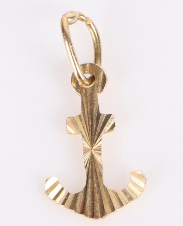 Lot 213314: 18K YELLOW GOLD ANCHOR PENDANT