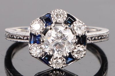 PLATINUM NATURAL DIAMOND SAPPHIRE LADIES RING. Platinum natural diamond sapphire ladies ring to 