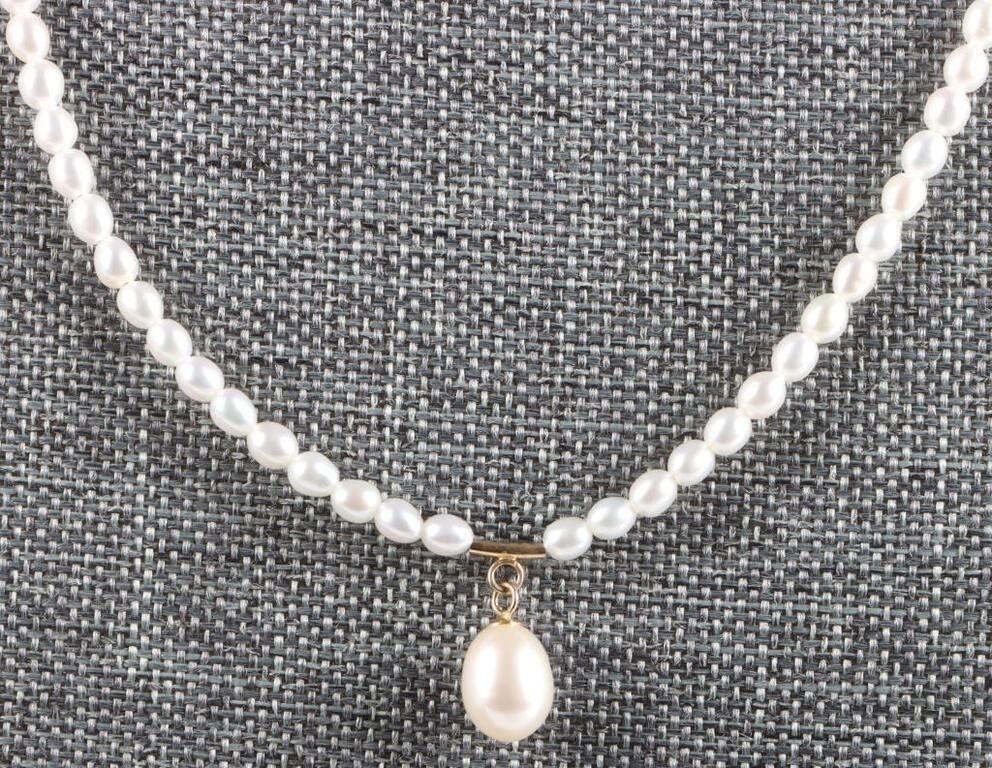 Lot 214195: 14K YELLOW GOLD LADIES PEARL NECKLACE