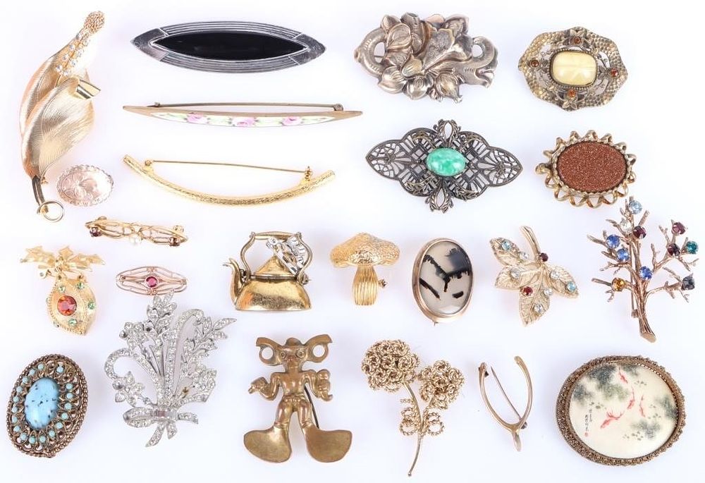 Lot 214303: ANTIQUE METAL COSTUME BROOCH COLLECTION (23)