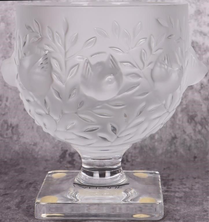Lot 214434: LALIQUE 'ELISABETH' SPARROW CRYSTAL VASE
