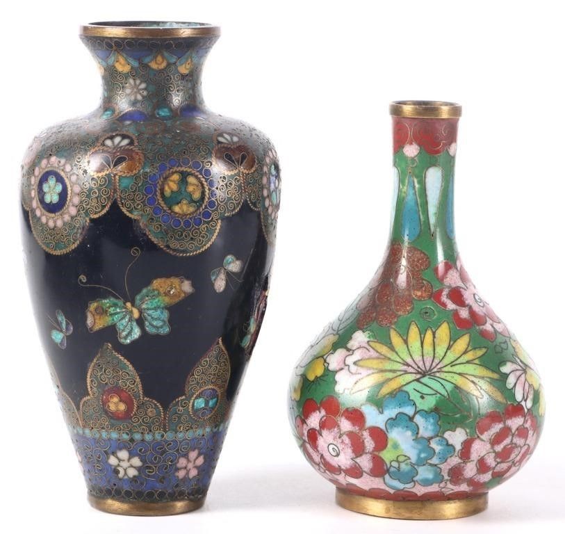 Lot 215230: CHINESE CLOISONNE MINI VASES SET OF 2
