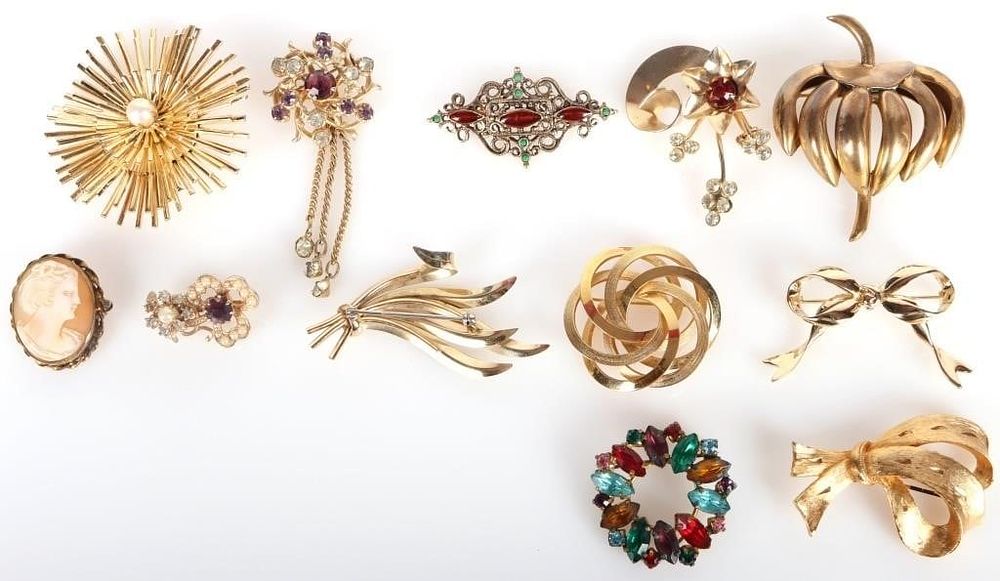 Lot 215234: VINTAGE GOLD-TONE LADIES BROOCHES LOT OF 12