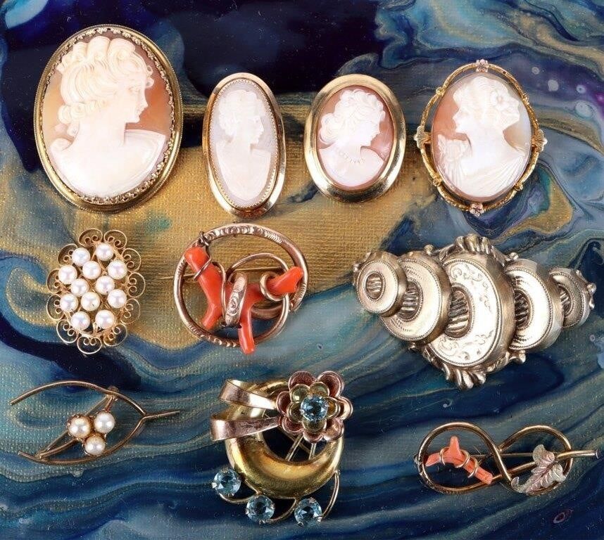 Lot 215235: ANTIQUE LADIES BROOCHES W/ GOLD-FILLED PIECES (10)