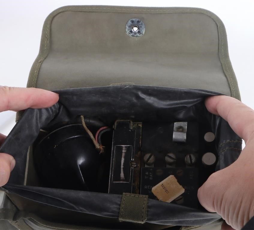 Lot 215386: WWII US MILITARY FIELD CASE TELEPHONE SET