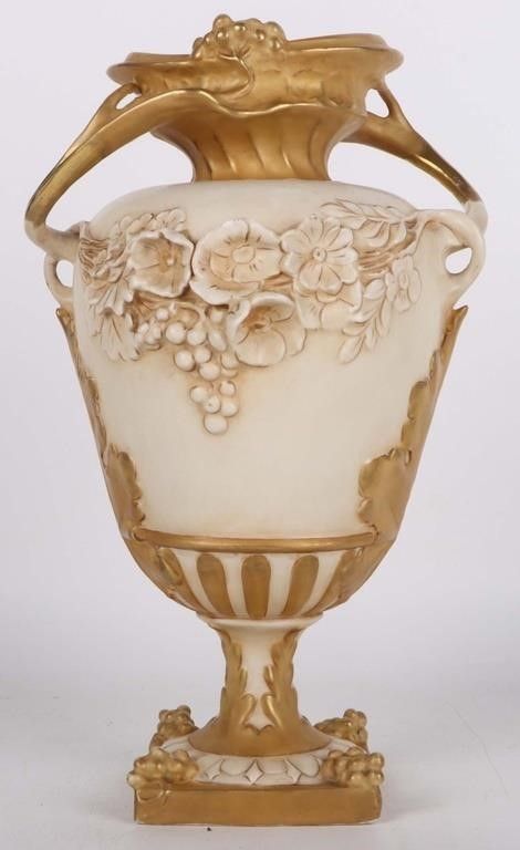 Lot 215389: ROYAL DUX BOHEMIAN ART NOUVEAU PORCELAIN VASE
