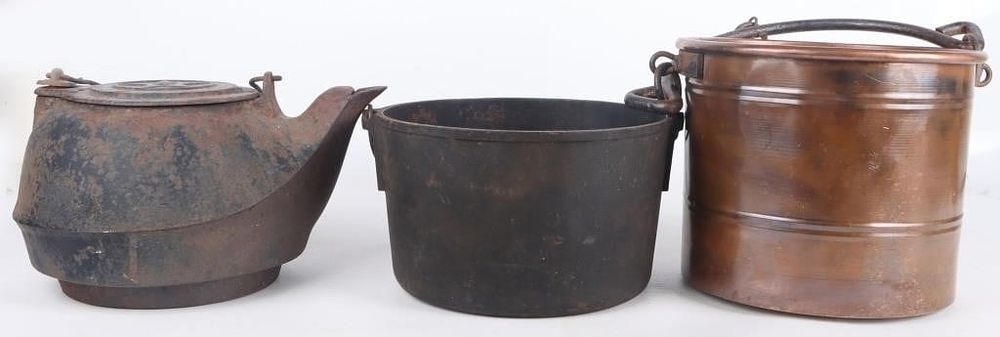 Lot 215391: VINTAGE & ANTIQUE CAST IRON & COPPER POTS (3)