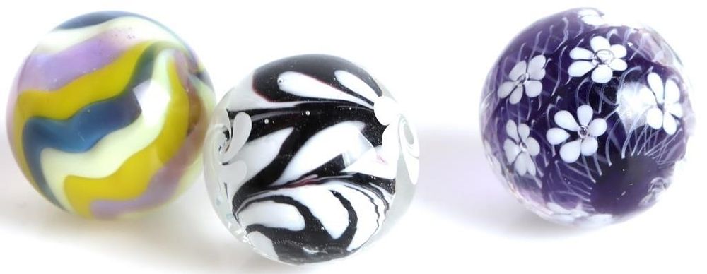 Lot 215416: HANDMADE CONTEMPORARY ART GLASS MARBLES 7/8"